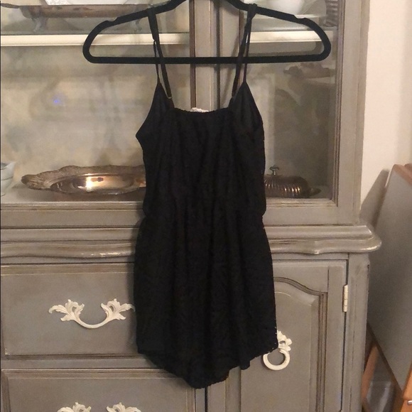 Cute lace pattern romper - Picture 2 of 4